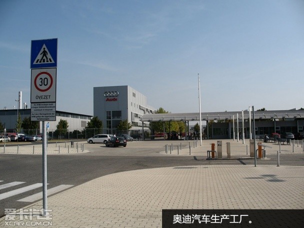 探秘奧迪汽車(chē)工廠里的機(jī)器人搬運(yùn)工