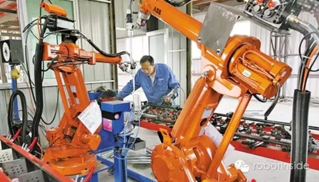 【應(yīng)用市場】制鞋業(yè)用上了機(jī)器人！