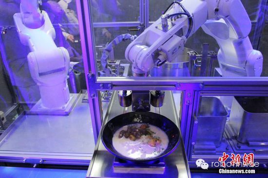 機器人拉面店現上海 平均90秒做一碗面(圖)