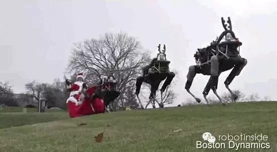 美軍大狗機(jī)器人拉圣誕老人狂奔 速度可超博爾特