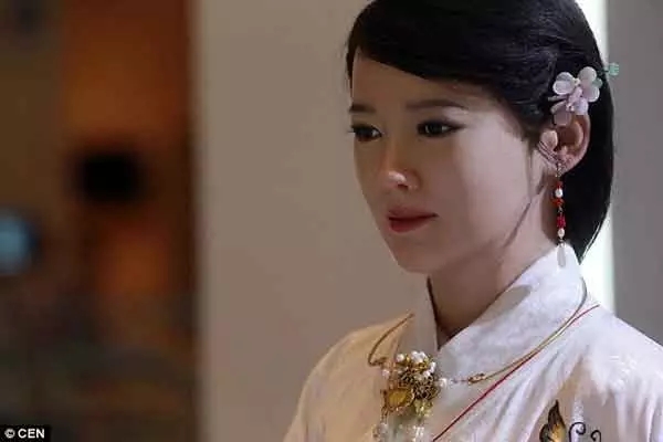 美女機(jī)器人只是個“花瓶”