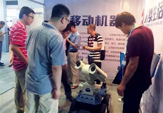 國自智能巡檢機器人&防爆AGV產品驚艷亮相