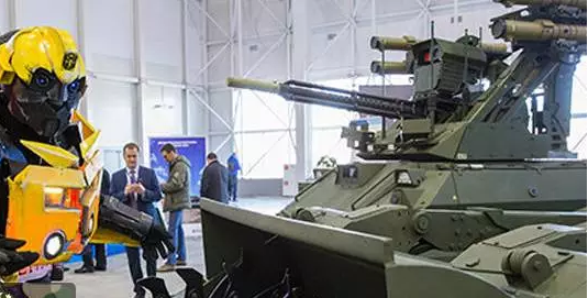 【盤點】軍事科技大會上的機器人！