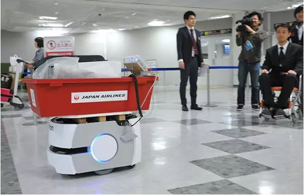 日本航空在福岡機場做機器人搬運試驗