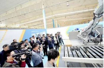 力諾瑞特新能源智能互聯(lián)工廠建成 15臺(tái)機(jī)器人助力智慧生產(chǎn)