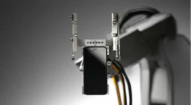 【黑科技】機器人Liam是這樣拆除iPhone的