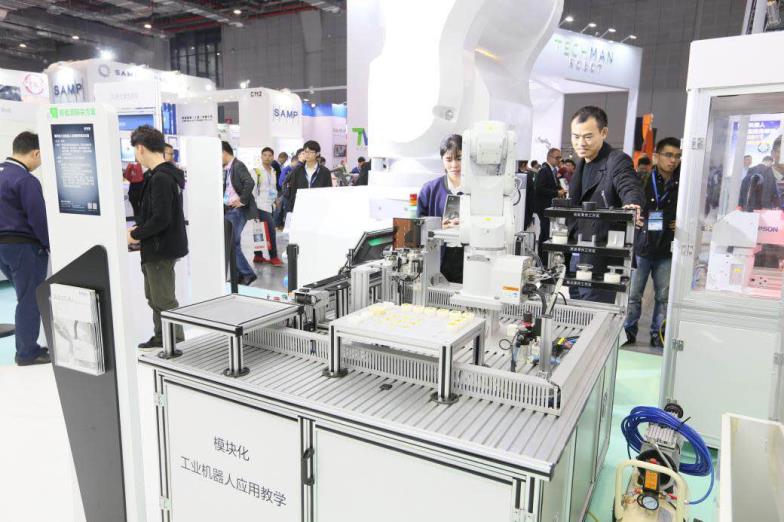 愛普生工業機器人多領域創新方案亮相2017中國國際工業博覽會，助力中國智能制造