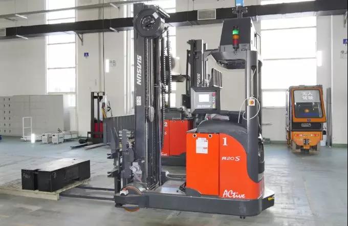 新松激光叉車AGV：擁有核心自主控制和定位算法 銷售數百臺套