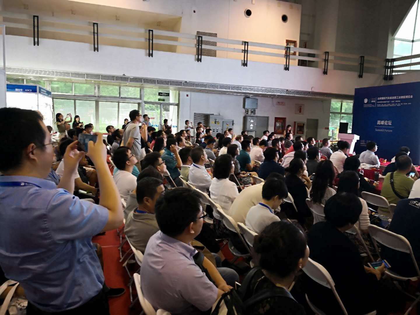 汽車+AGV：最前沿的停車機器人與最成熟的汽車內物流尖端技術對決