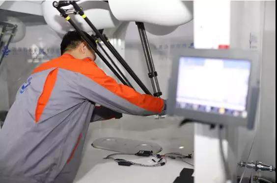 勃肯特實現并聯機器人拖動示教零突破