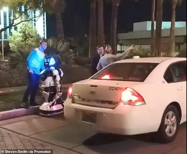 特斯拉"撞死"機(jī)器人，噱頭or事故?