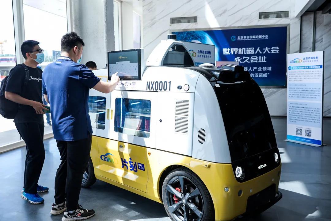 未來一年，菜鳥將投入1000輛無人車進入校園和社區