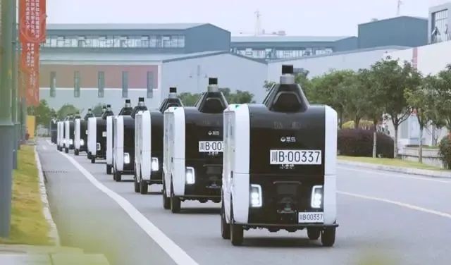 中國無人配送車商用落地超兩千臺