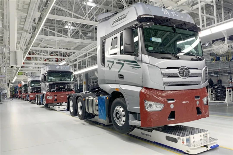 新松移動機器人批量進駐一汽解放J7智能工廠