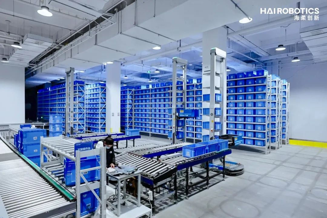 VLA進化到ViLLA，智元發布首個通用具身基座大模型GO-1