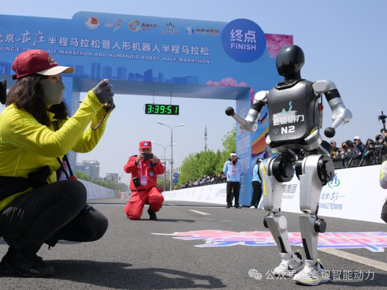 泰坦智能 | 人形機器人：批量交付浪潮下的技術破局與萬億藍海!